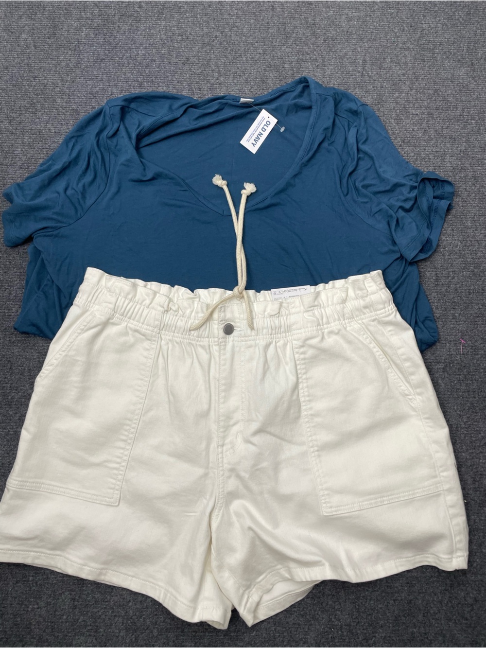 Bundle of 2 Old Navy Top &  Cream Cargo Shorts with Paperbag Waist Size XL